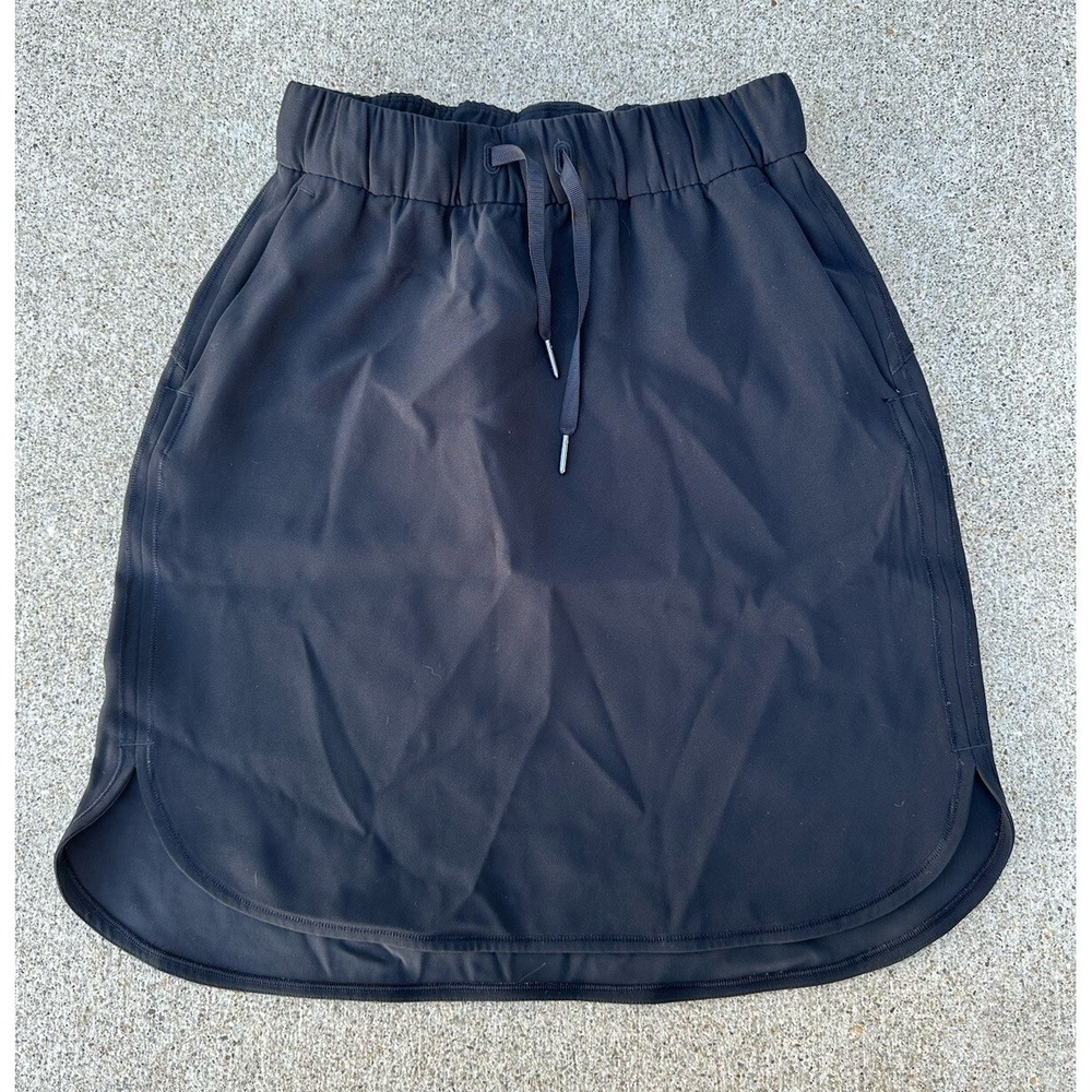 Lululemon On The‎ Fly Skirt *Woven Black Size 4